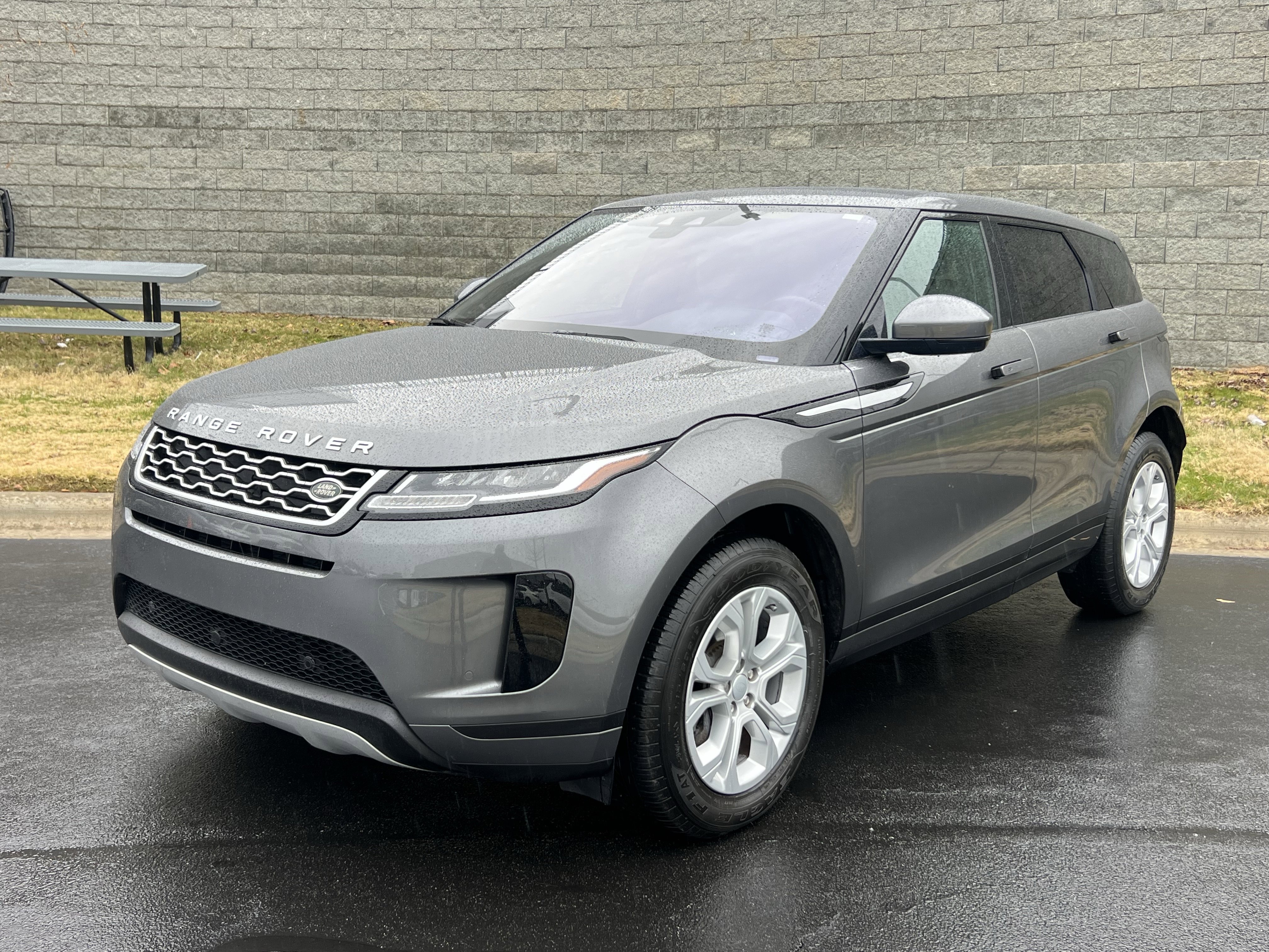 Used 2020 Land Rover Range Rover Evoque S image 2