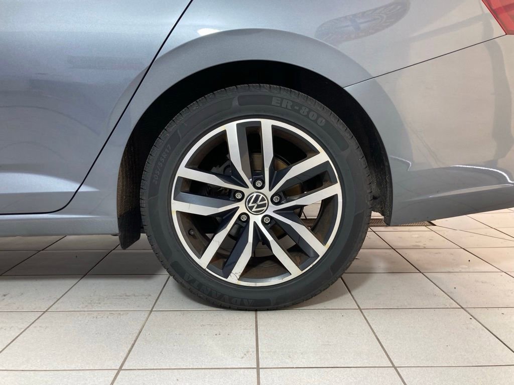 Used 2025 Volkswagen Jetta SE image 25