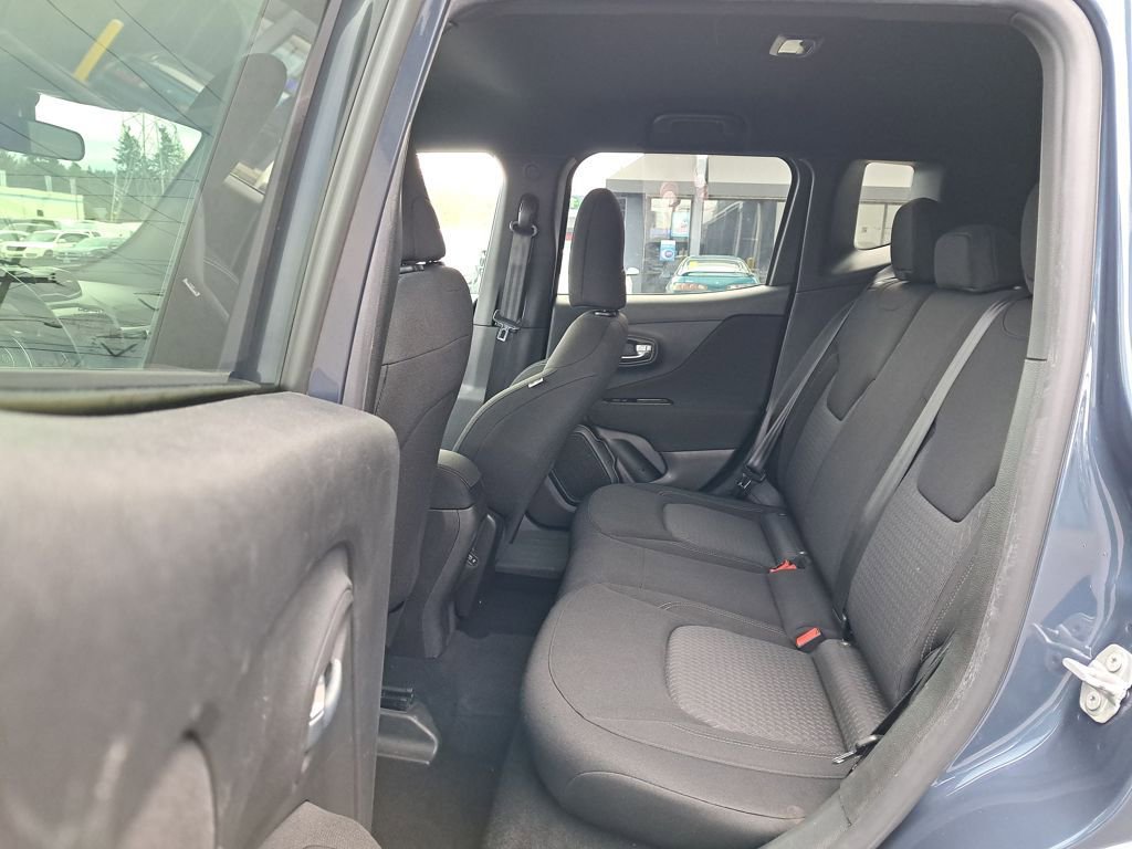 Used 2021 Jeep Renegade Latitude AWD/4WD image 13