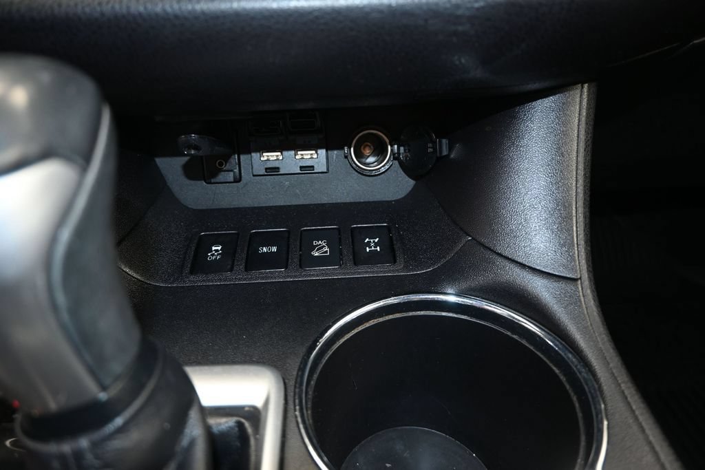 Used 2019 Toyota Highlander XLE AWD/4WD image 25
