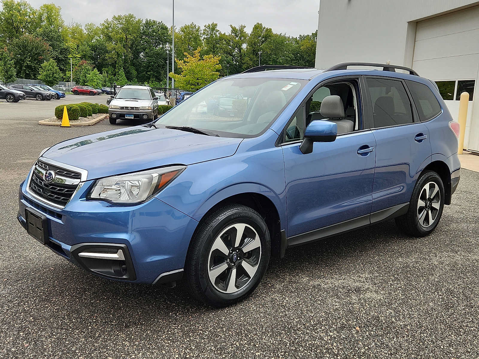 Used 2018 Subaru Forester 2.5i Premium w/ All-Weather Package AWD/4WD image 3
