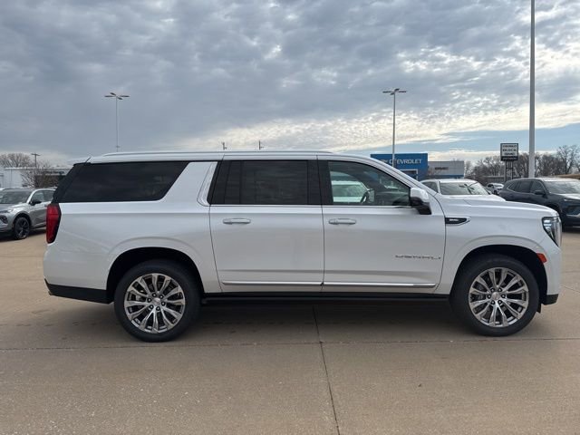 Used 2022 GMC Yukon XL Denali image 2
