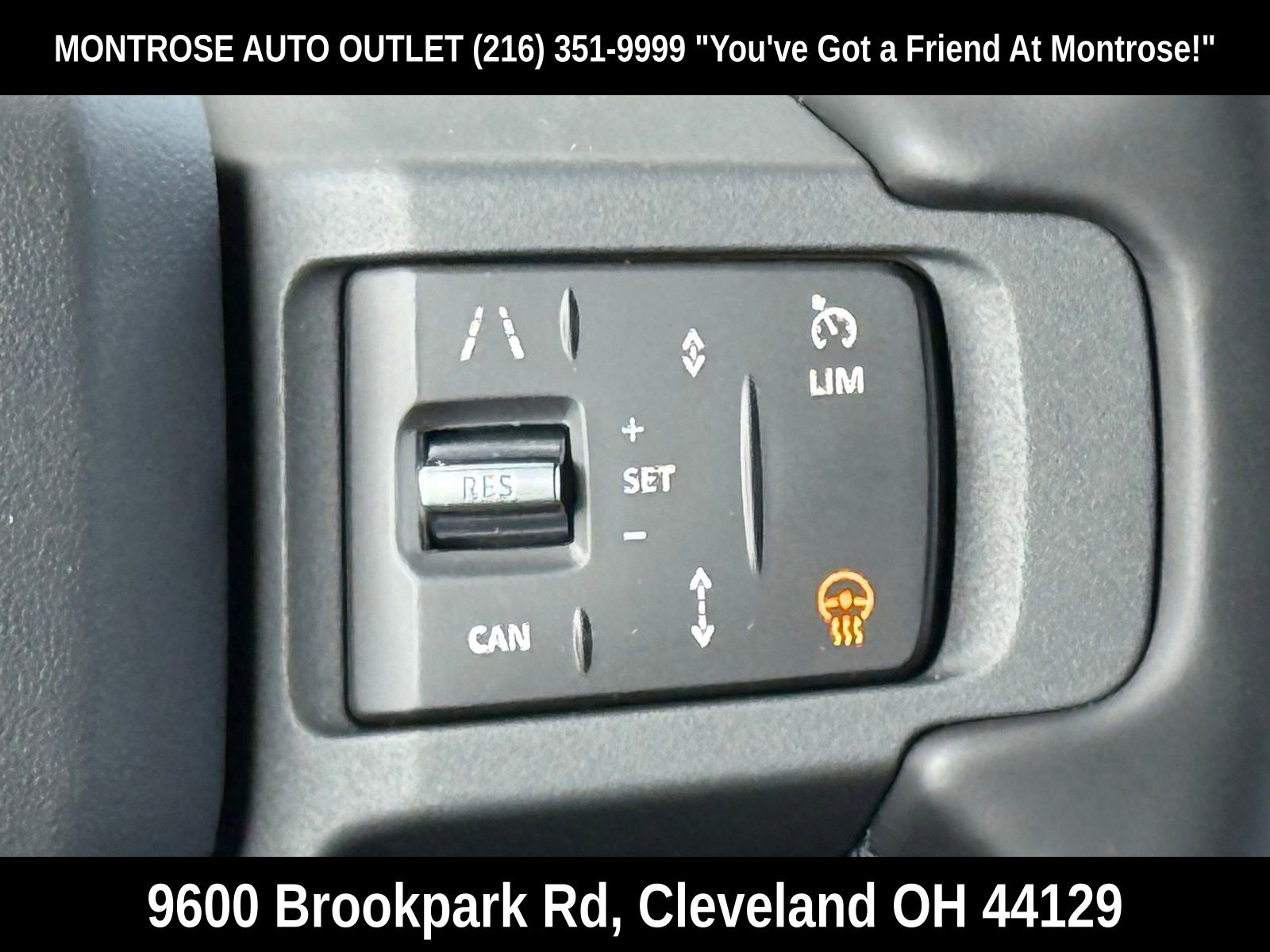 New 2025 Land Rover Defender 110 X-Dynamic SE image 31