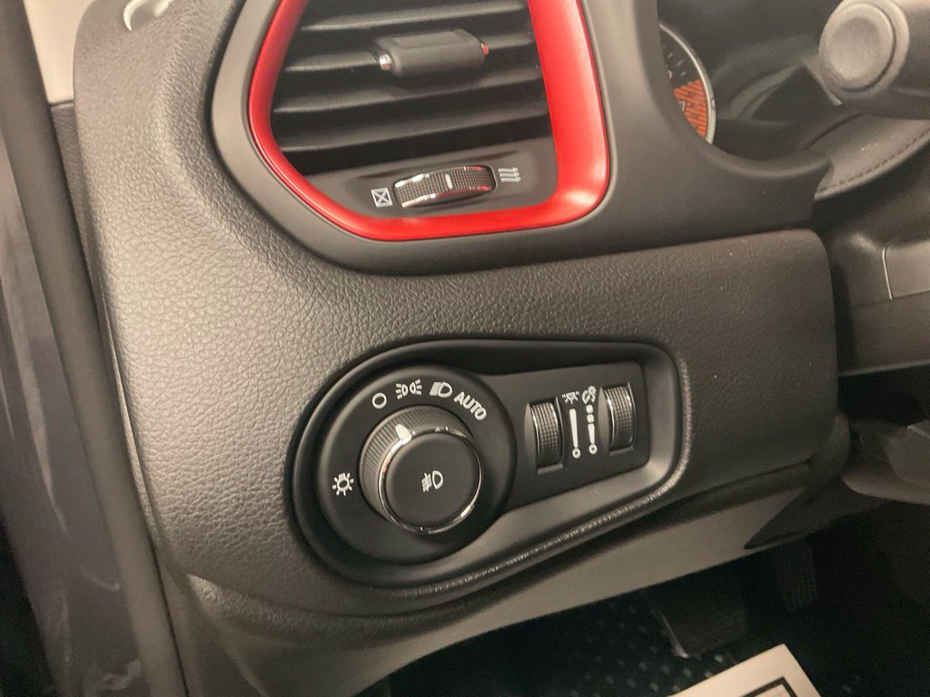 Used 2022 Jeep Renegade Trailhawk AWD/4WD image 13