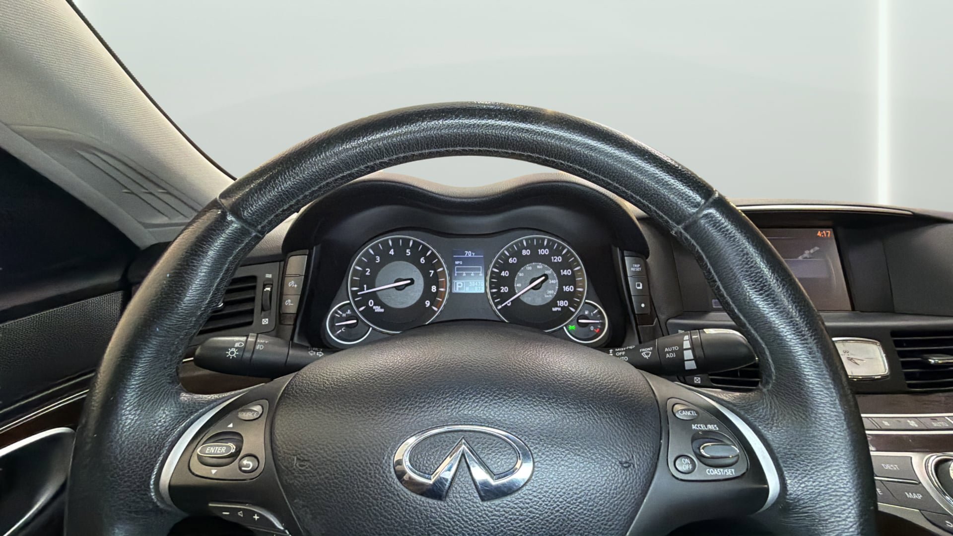 Used 2011 INFINITI M37 w/ Premium Pkg RWD image 30