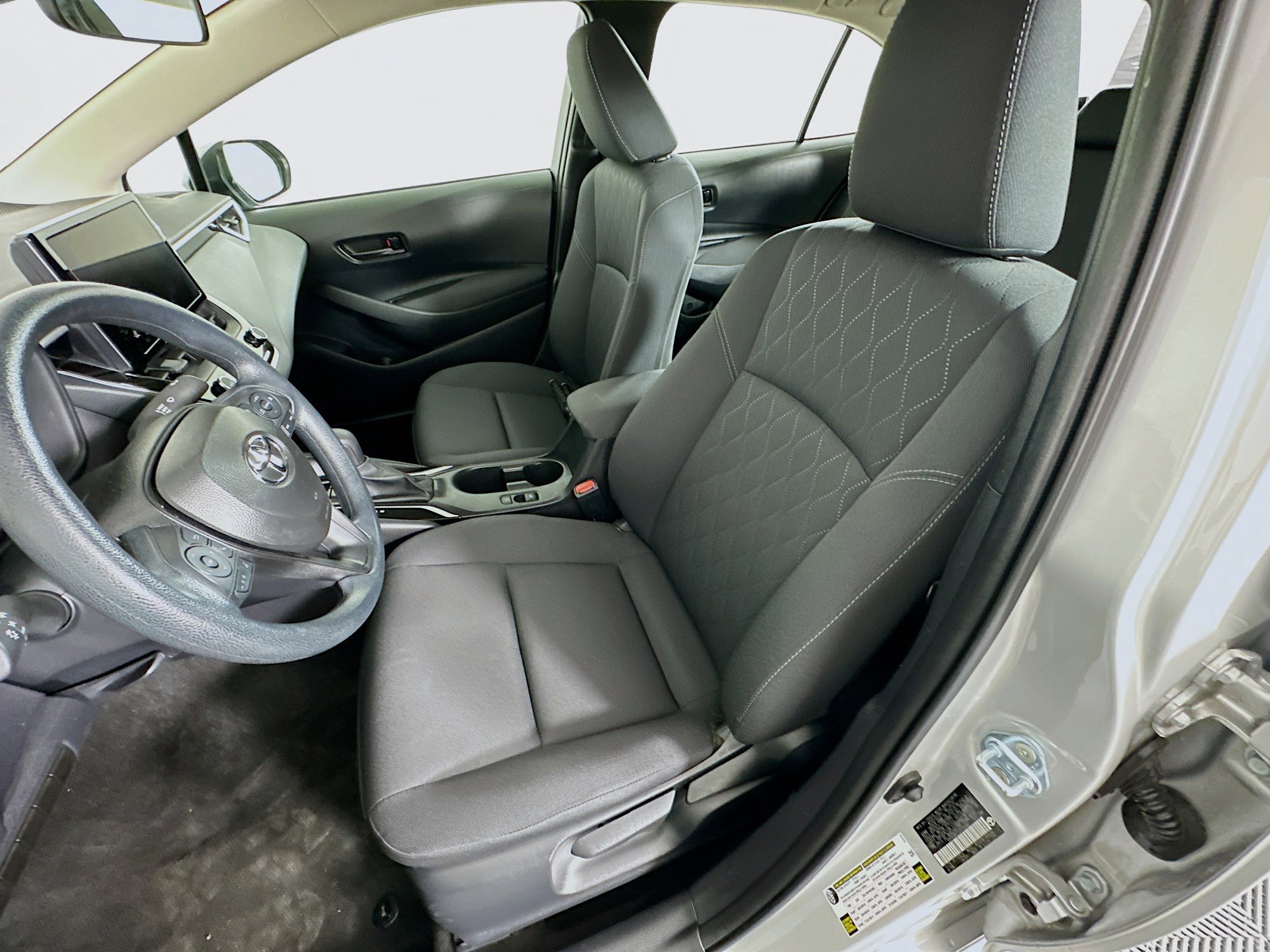 Used 2025 Toyota Corolla LE image 13