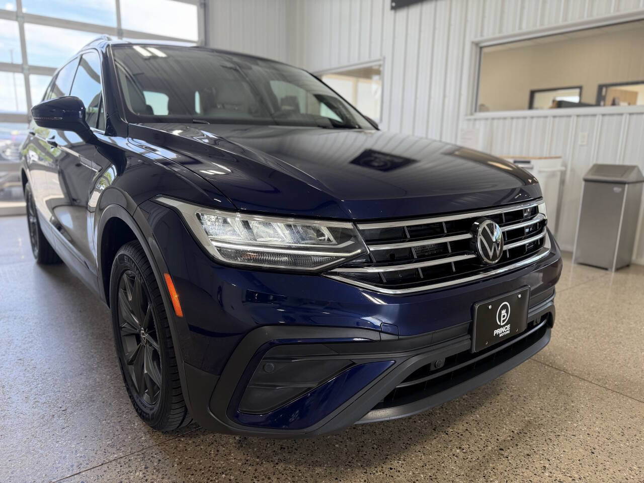 Used 2022 Volkswagen Tiguan SE AWD/4WD image 28