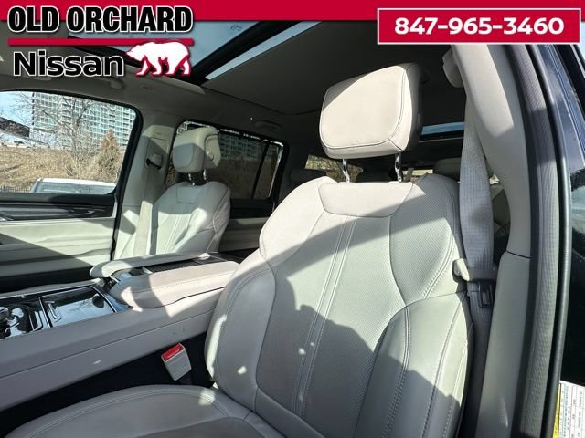 Used 2023 Jeep Wagoneer 4WD w/ Premium Group I image 12