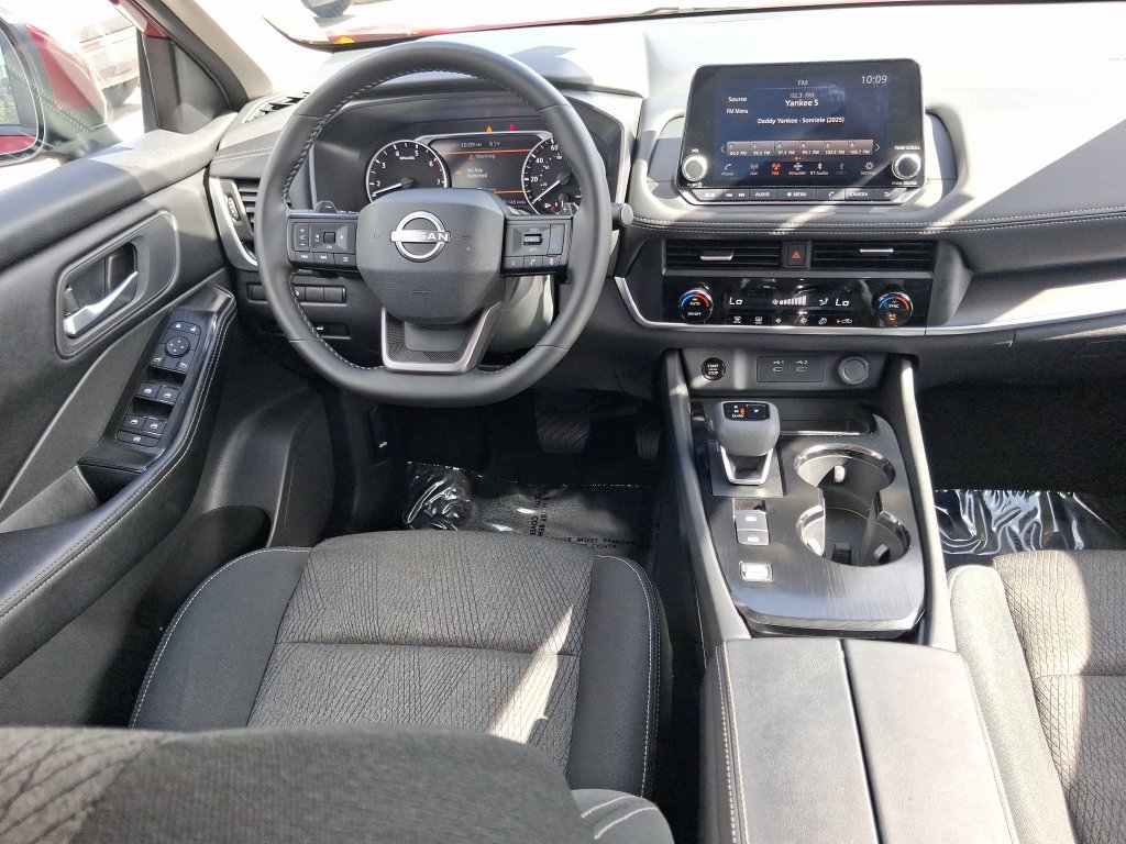 Certified 2026 Nissan Rogue SV FWD image 17