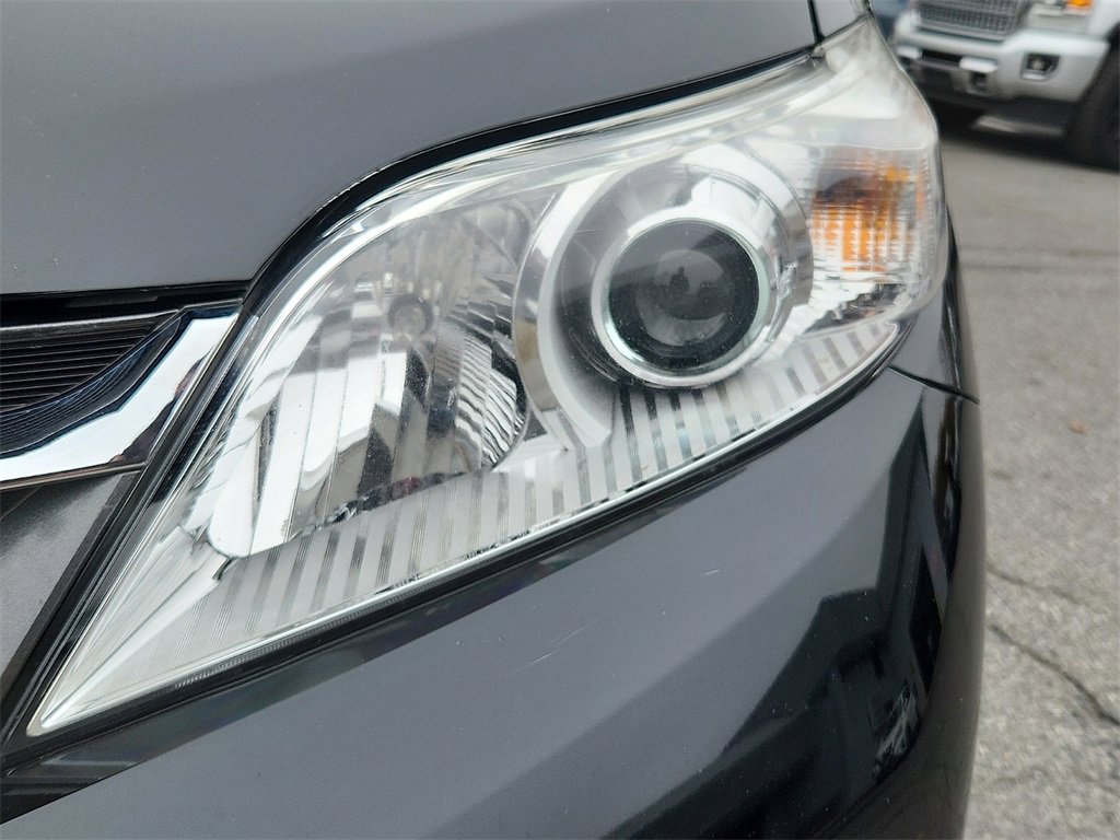 Used 2020 Toyota Sienna XLE image 9