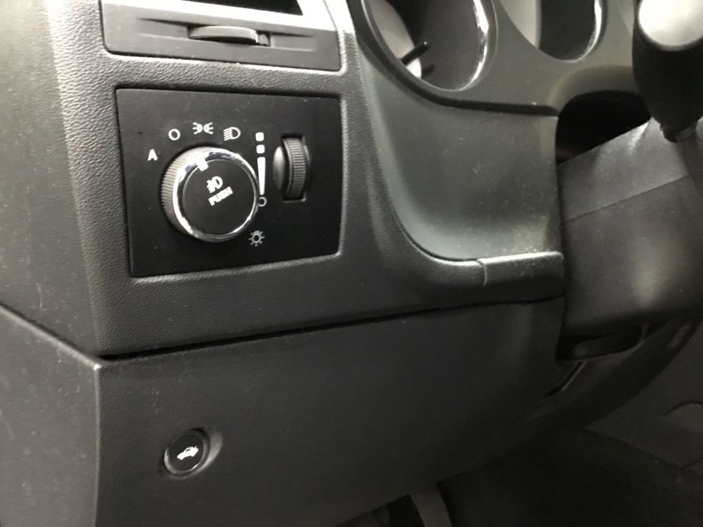 Used 2013 Dodge Challenger R/T w/ Electronics Convenience Group image 9