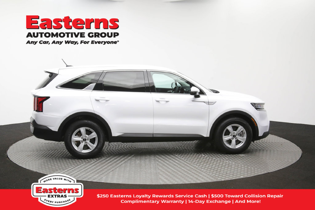 Used 2023 Kia Sorento LX FWD image 43