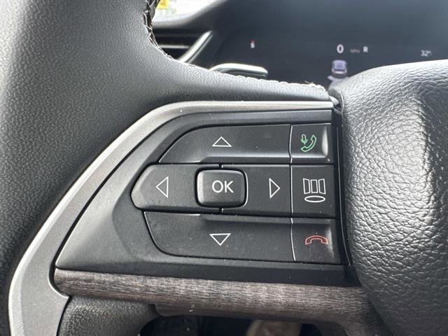 Used 2023 Jeep Grand Cherokee L Limited w/ Black Appearance Package image 21