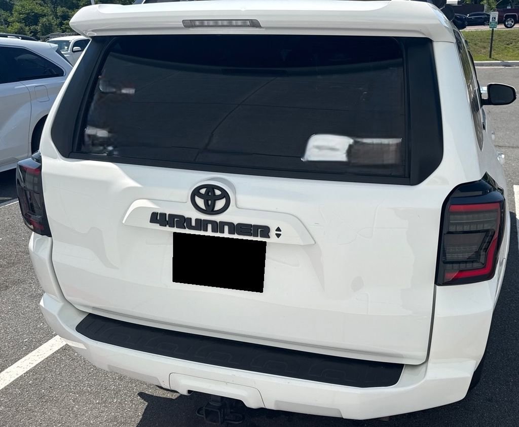 Used 2023 Toyota 4Runner SR5 Premium w/ Moonroof Package RWD image 5