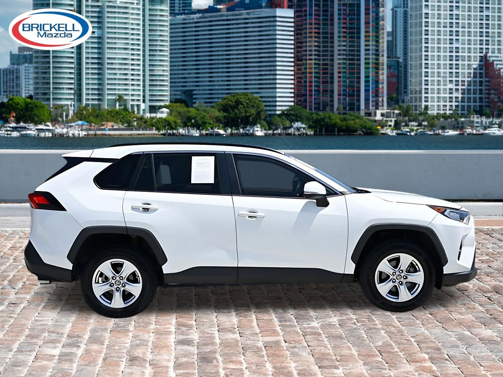 Used 2021 Toyota RAV4 XLE w/ Convenience Package FWD image 4