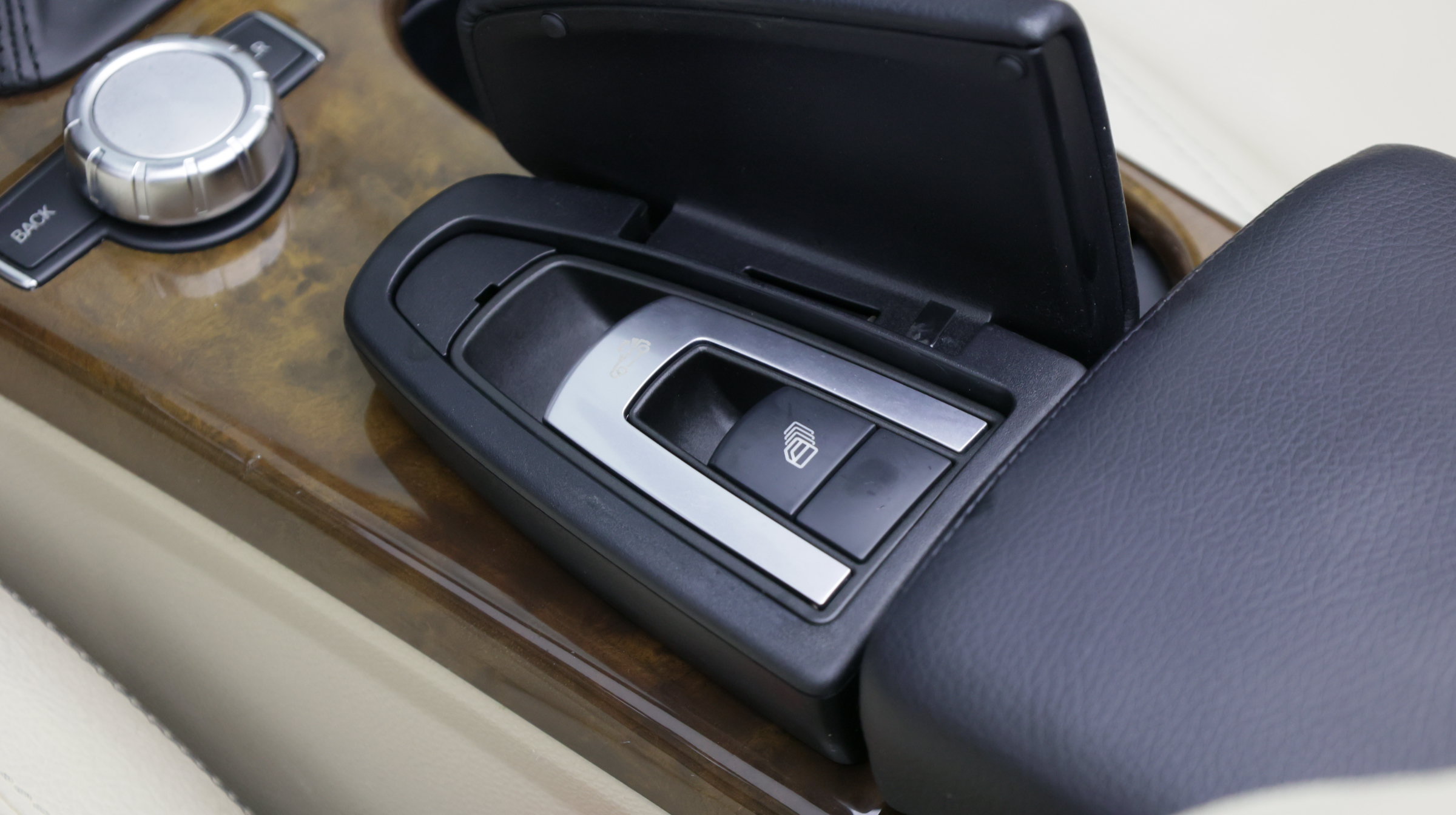 Used 2015 Mercedes-Benz SLK 250 image 27