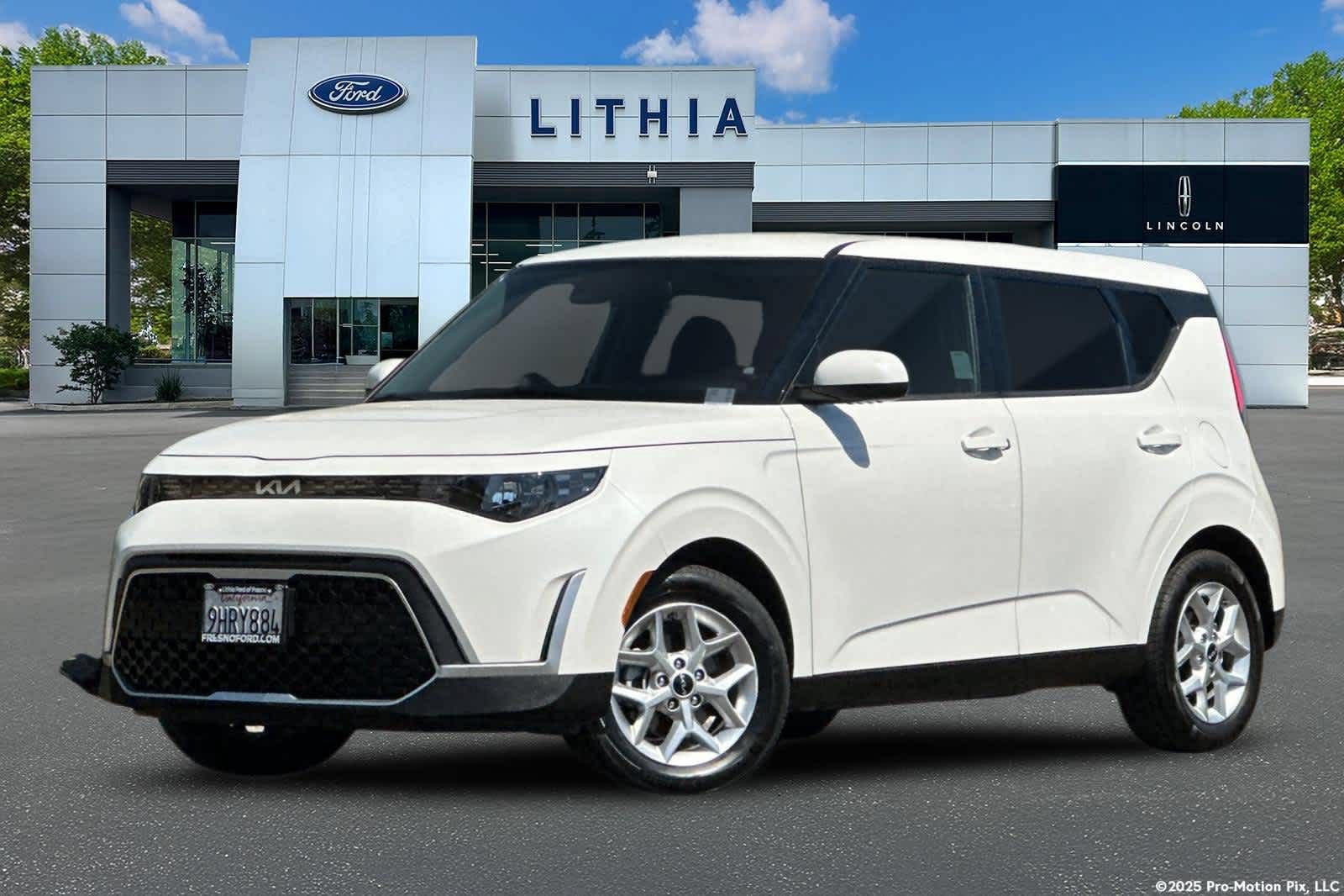 Used 2023 Kia Soul LX w/ LX Technology Package FWD image 1