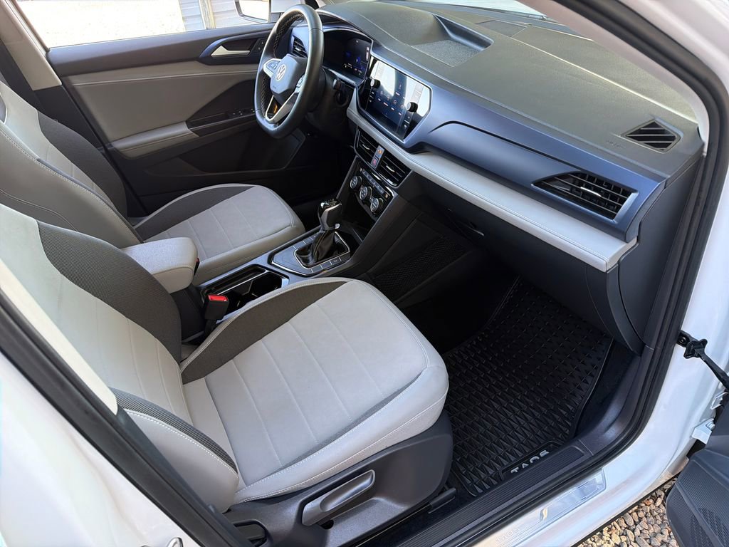 Used 2024 Volkswagen Taos SE w/ MDO Package image 25