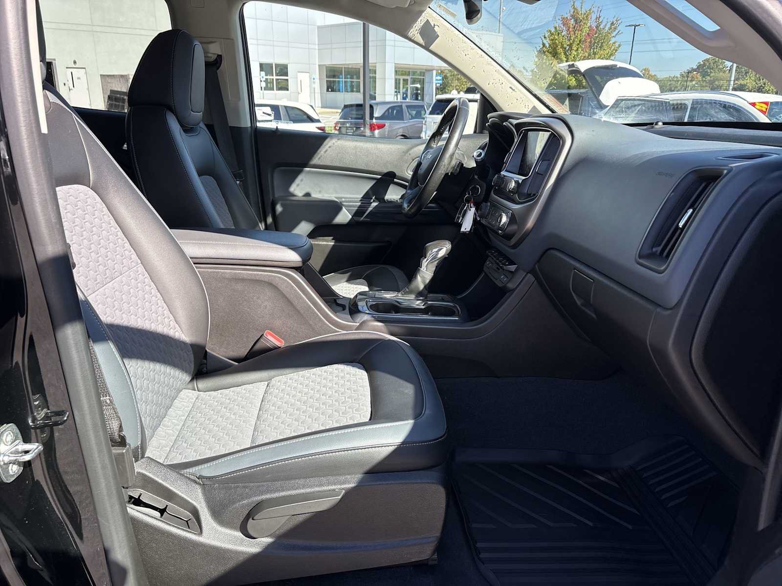 Used 2022 Chevrolet Colorado Z71 AWD/4WD image 25