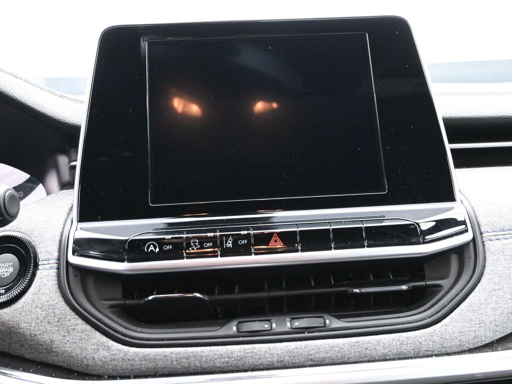 New 2026 Jeep Compass Latitude image 17