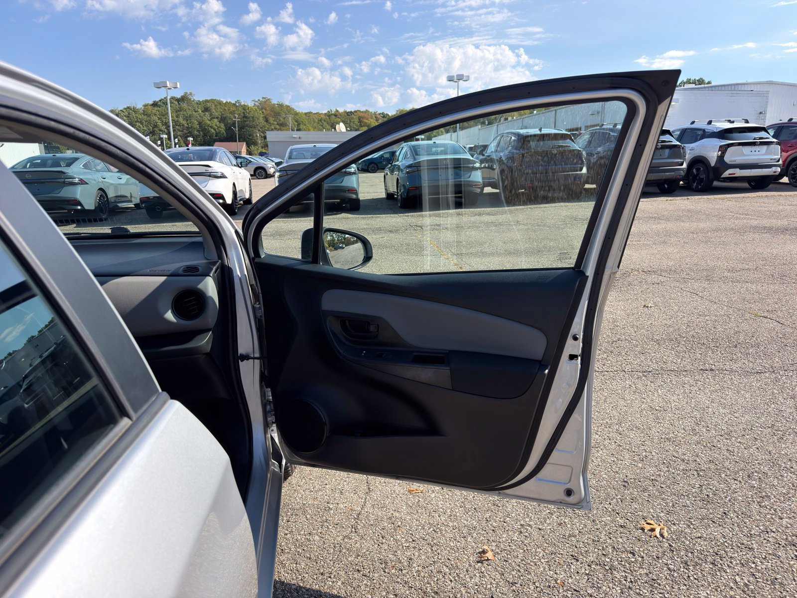 Used 2017 Toyota Yaris L FWD image 29