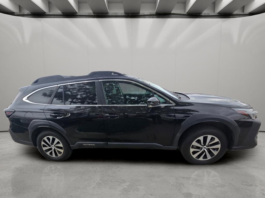 Used 2023 Subaru Outback Premium AWD/4WD image 11