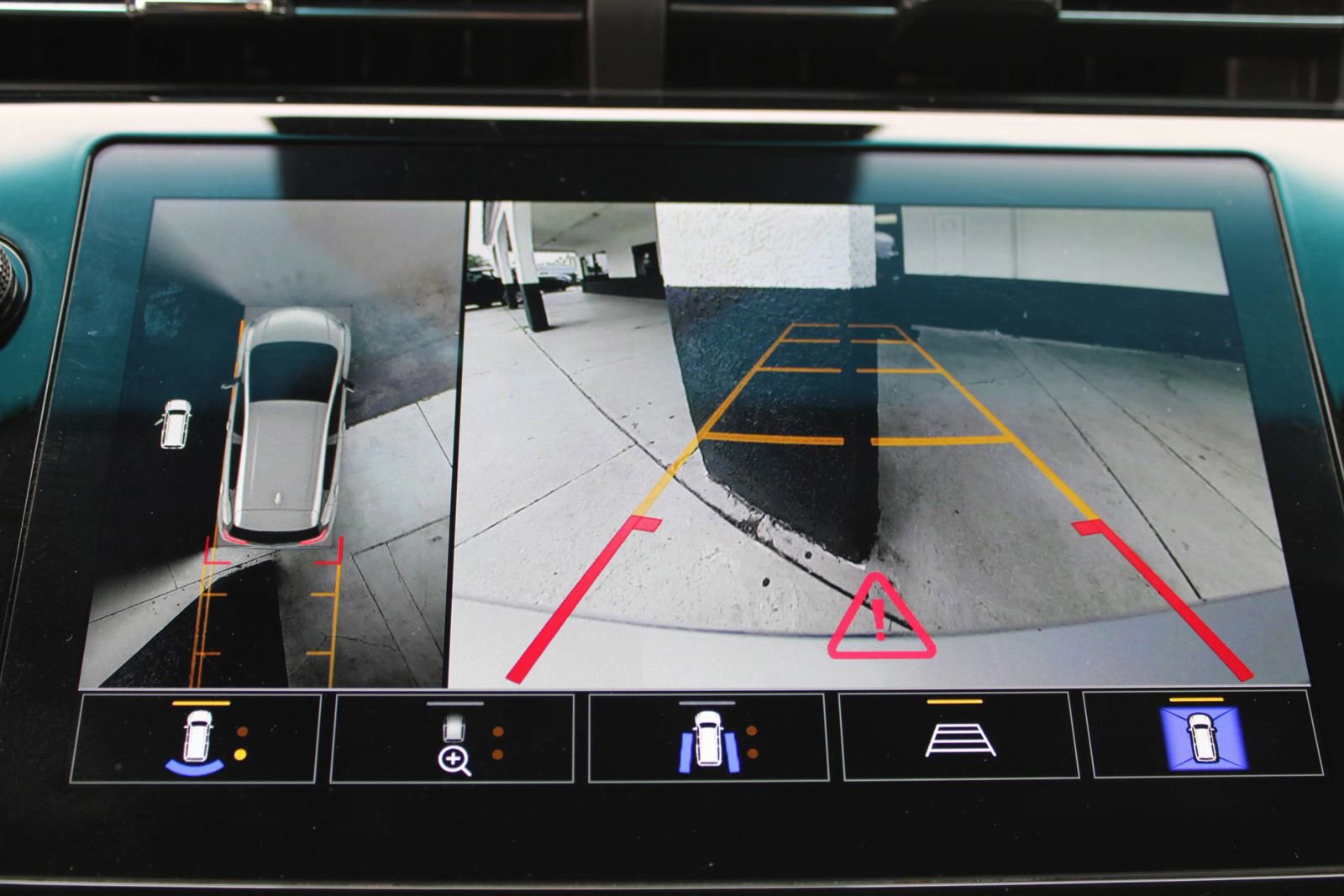 Used 2023 Chevrolet Bolt LT image 24