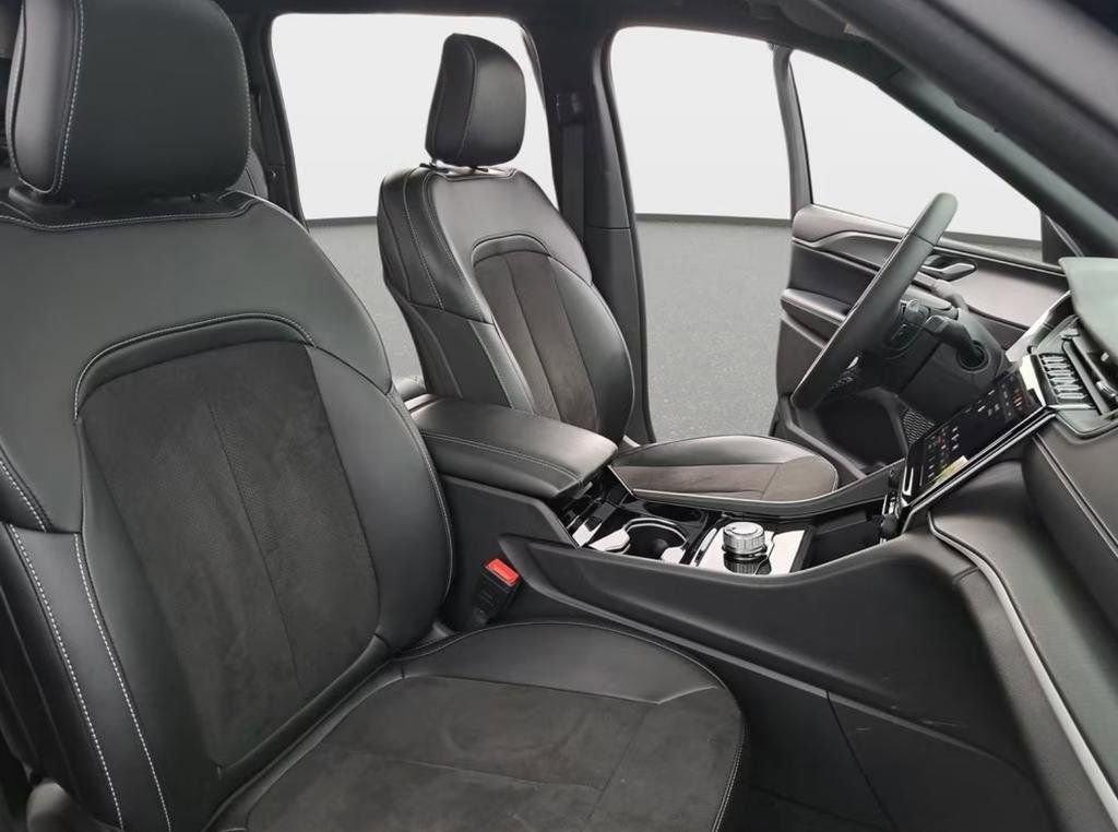 Used 2023 Jeep Grand Cherokee L Laredo image 7