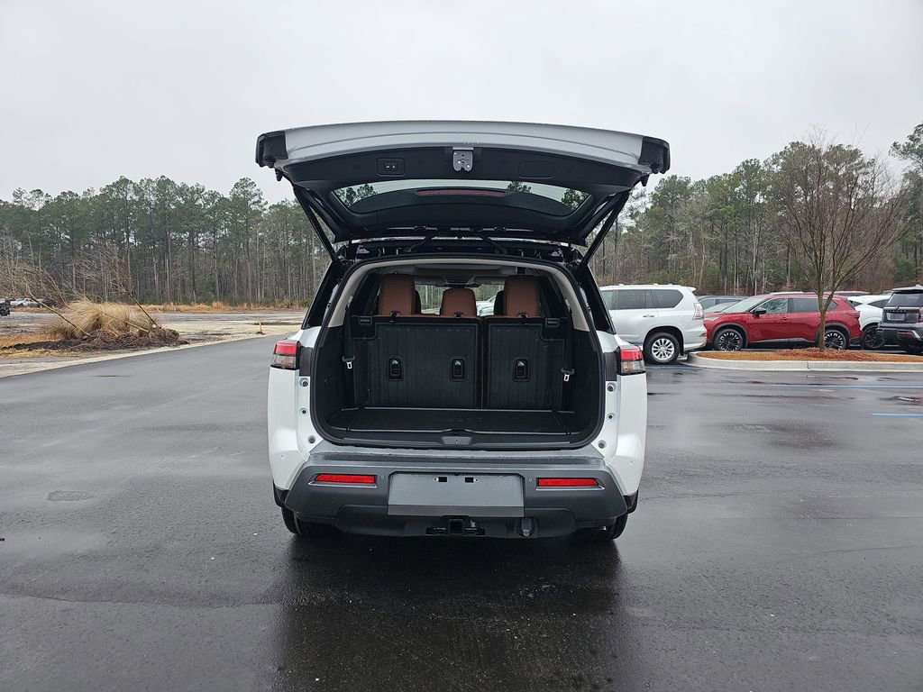 New 2026 Nissan Pathfinder Platinum image 16