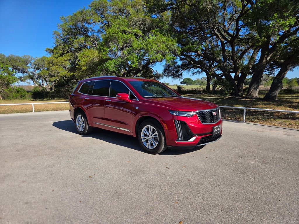 Used 2022 Cadillac XT6 Luxury w/ LPO, Floor Liner Package FWD image 3