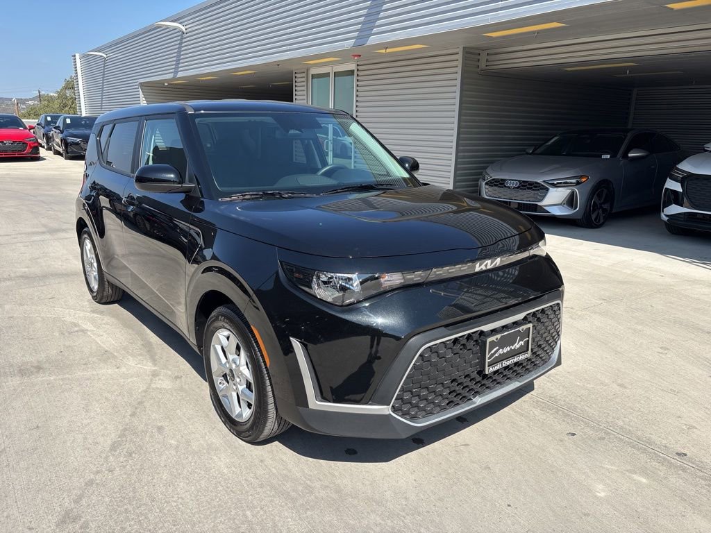 Used 2025 Kia Soul S image 3