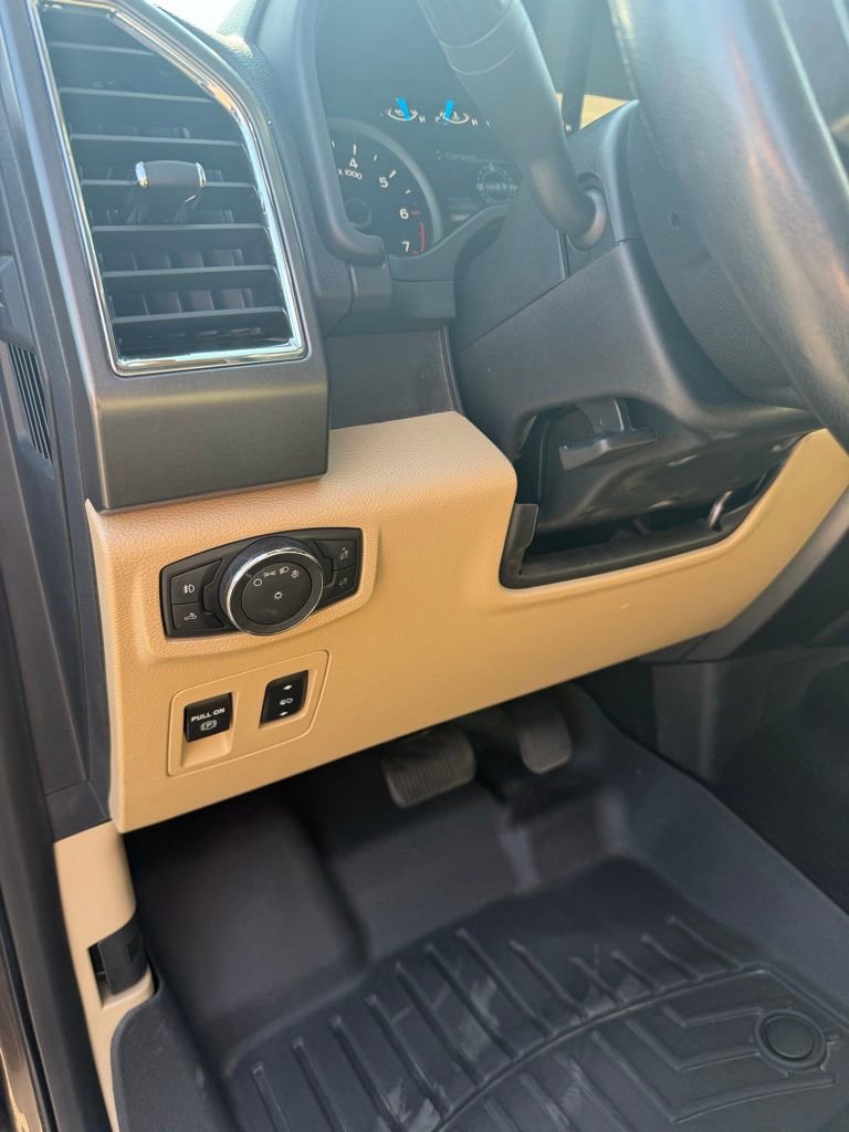 Used 2017 Ford F150 XLT w/ Equipment Group 302A Luxury AWD/4WD image 26