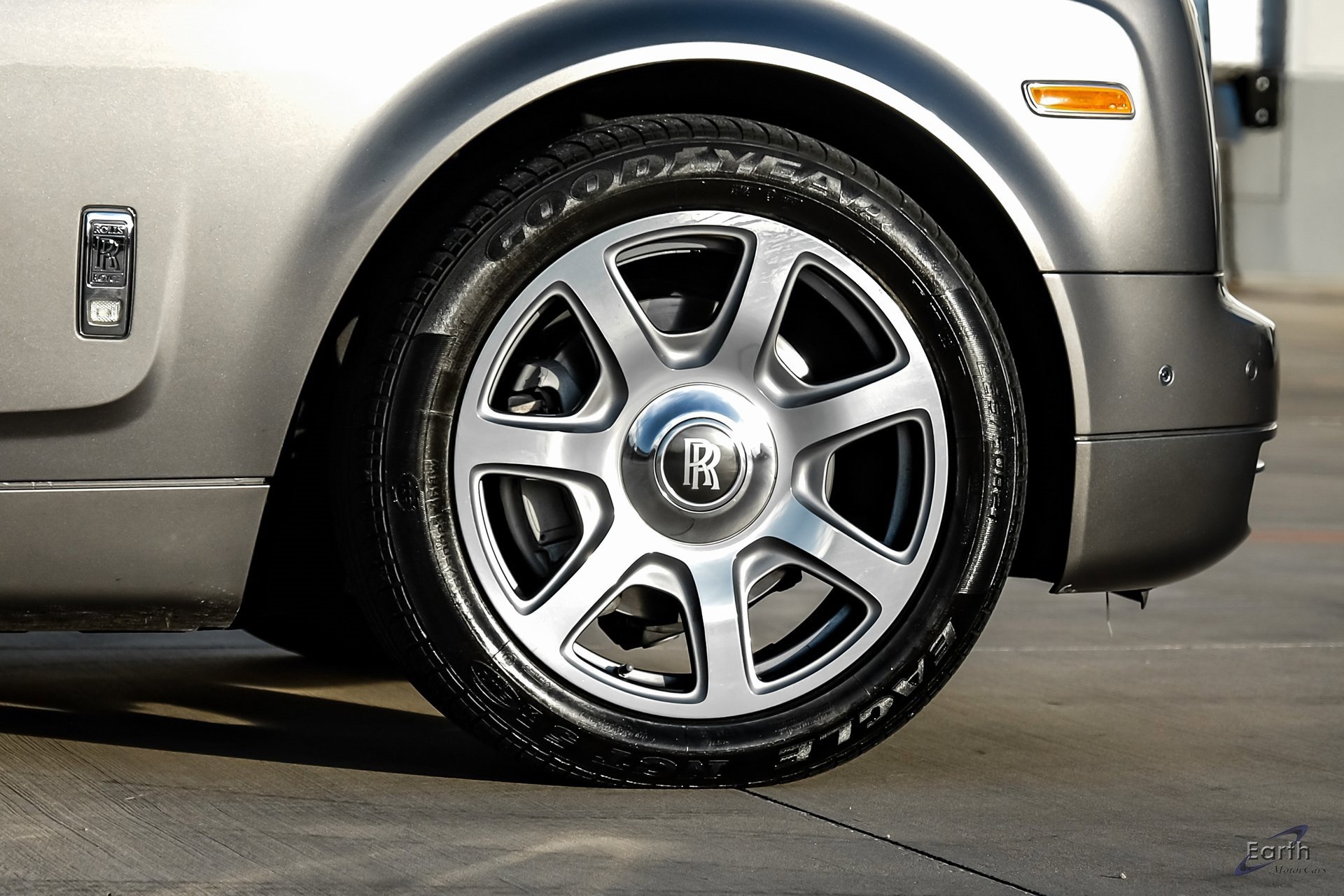 Used 2014 Rolls-Royce Phantom Sedan image 88