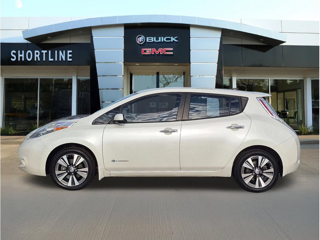 Used 2015 Nissan Leaf SL w/ Premium Package FWD image 4