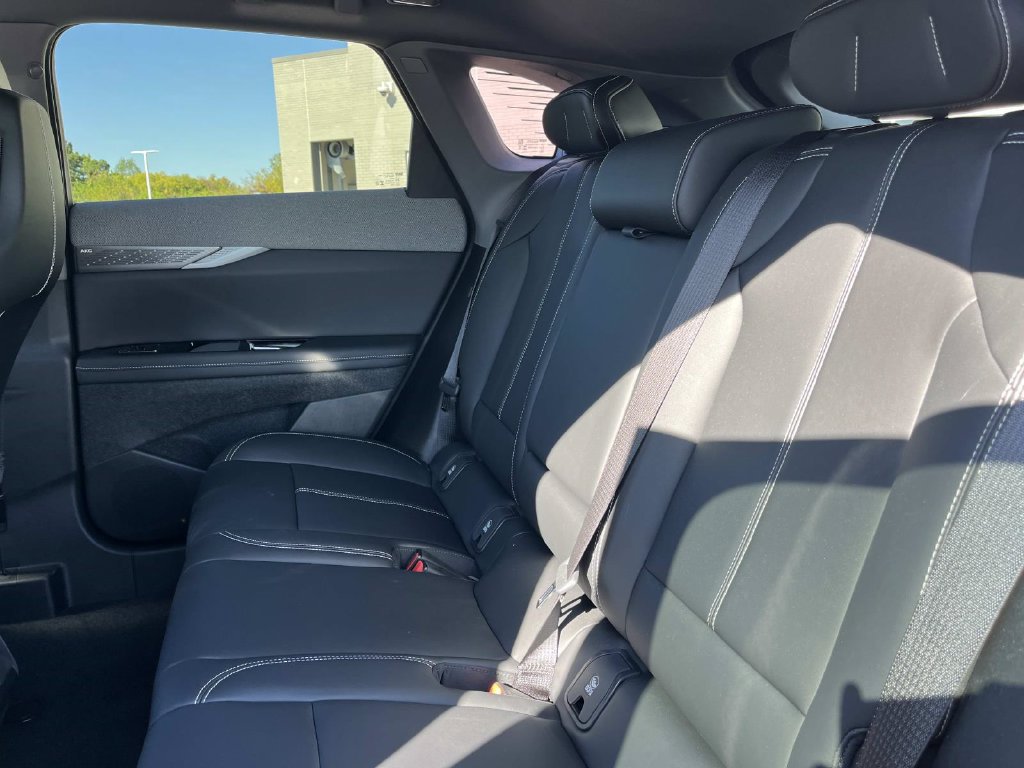 Used 2025 Cadillac Optiq Sport 1 AWD/4WD image 17