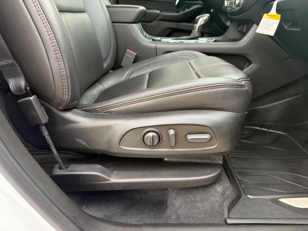 Used 2023 Chevrolet Traverse RS w/ LPO, Floor Liner Package FWD image 23