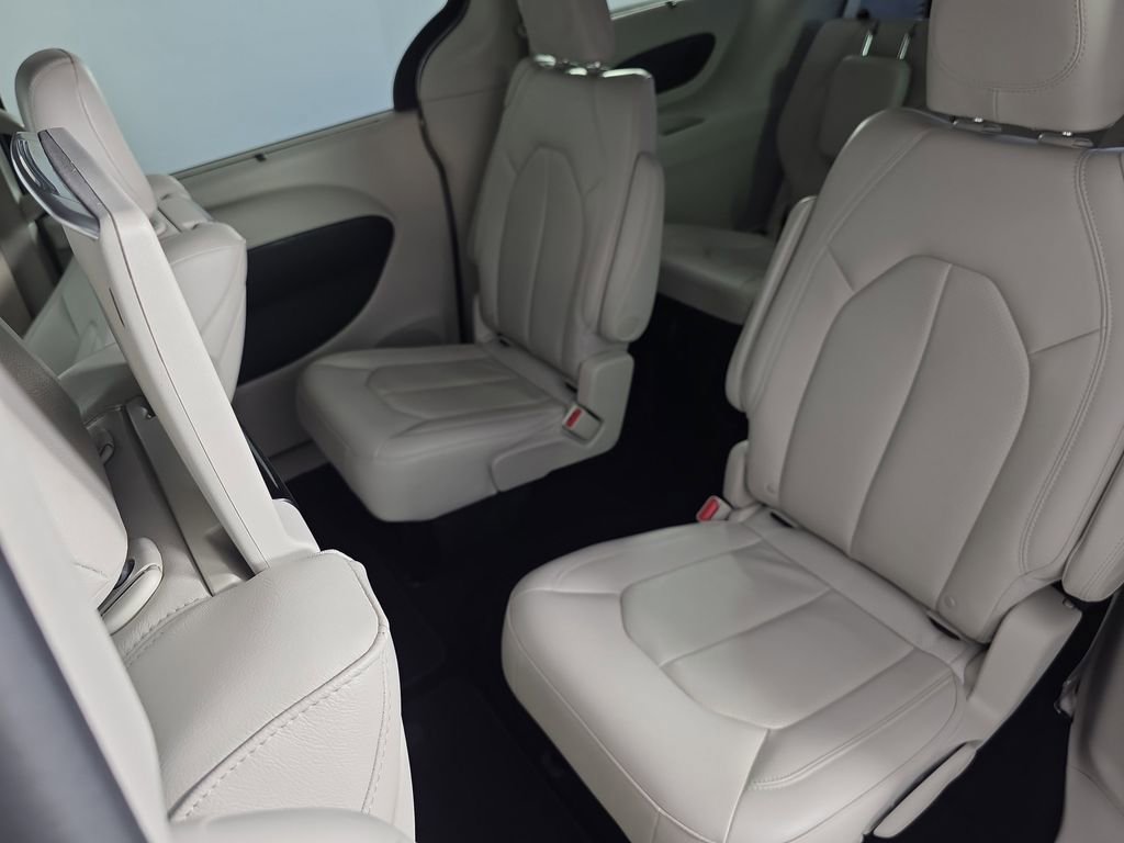 Used 2017 Chrysler Pacifica Touring-L Plus w/ Advanced Safetytec Group image 27