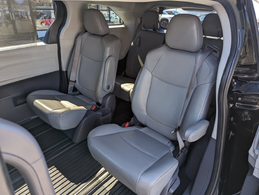 Used 2021 Toyota Sienna XLE AWD/4WD image 37