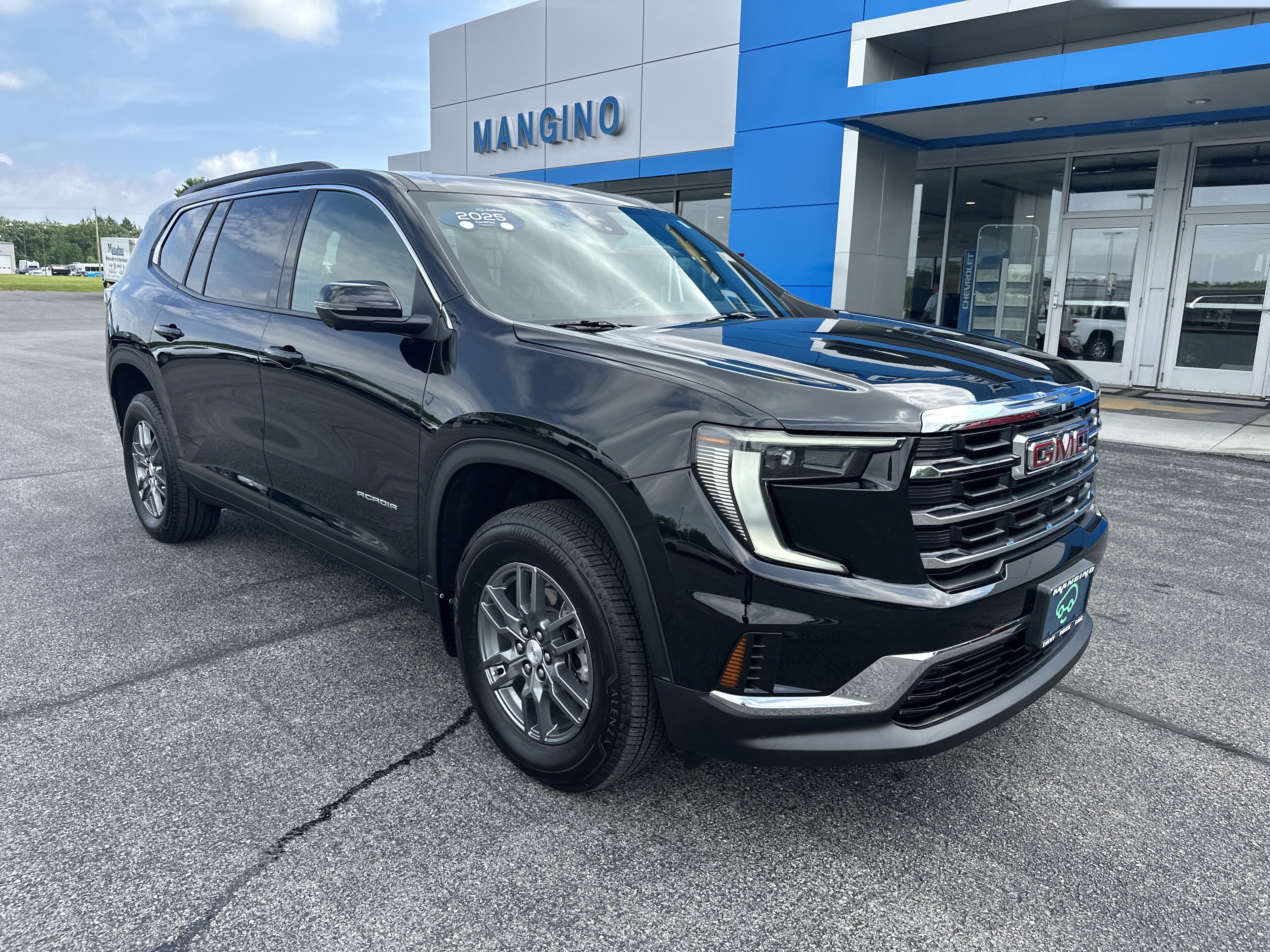 Used 2025 GMC Acadia Elevation AWD/4WD image 2