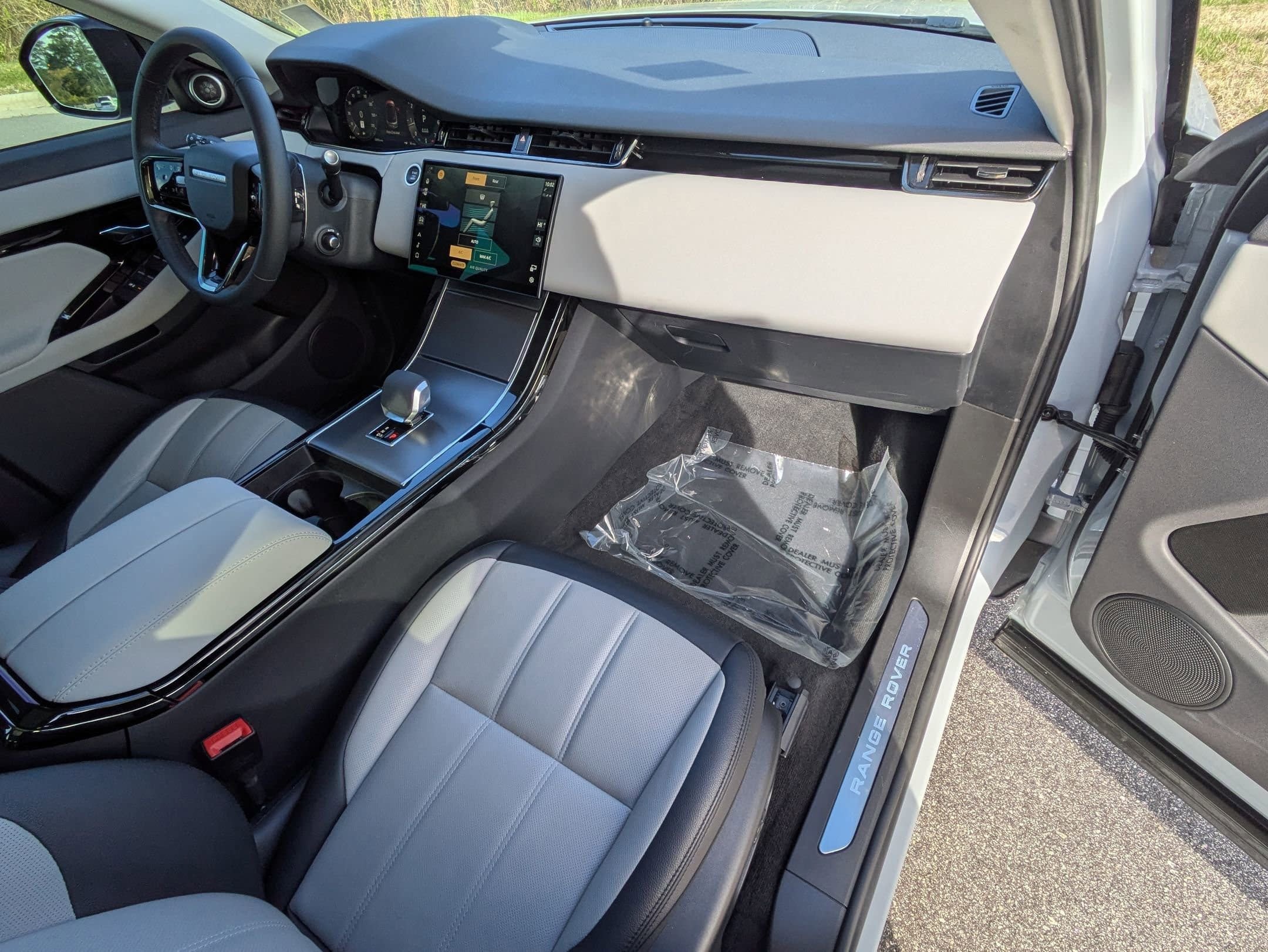 Certified 2025 Land Rover Range Rover Evoque Dynamic SE image 29