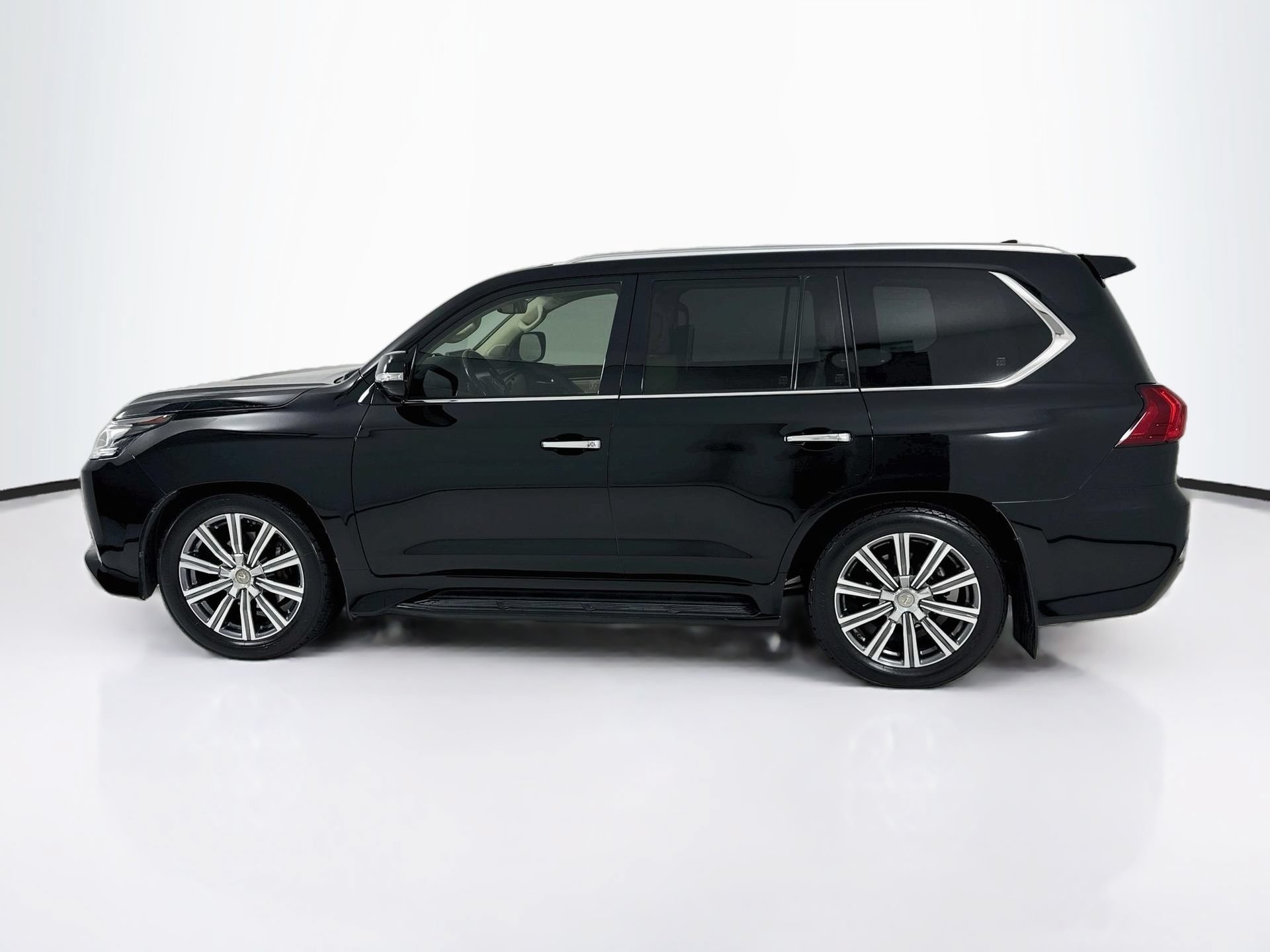 Used 2016 Lexus LX 570 4WD w/ Luxury Package image 5