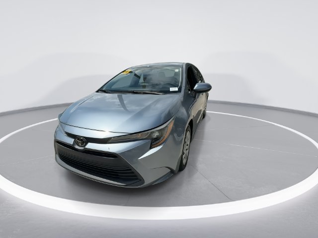 Used 2023 Toyota Corolla LE FWD image 3