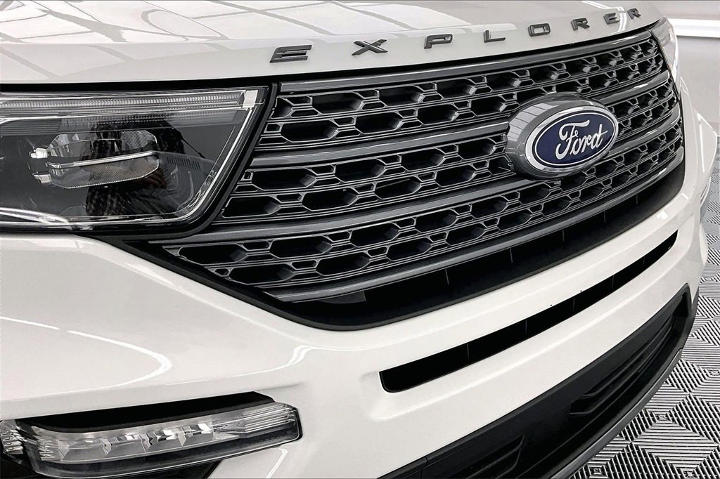 Used 2023 Ford Explorer XLT w/ Equipment Group 202A image 29