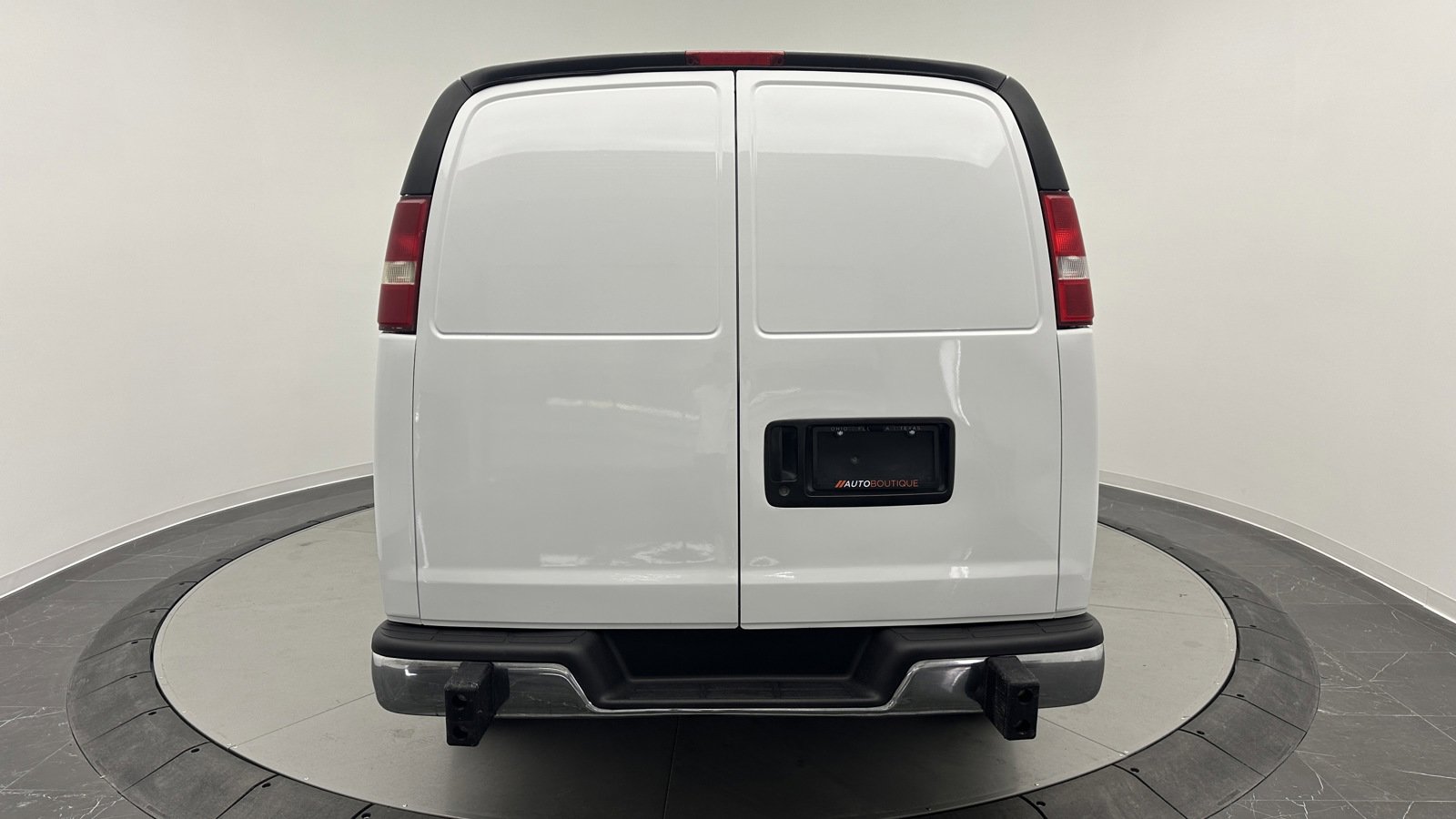 Used 2023 Chevrolet Express 2500 w/ Driver Convenience Package RWD image 6