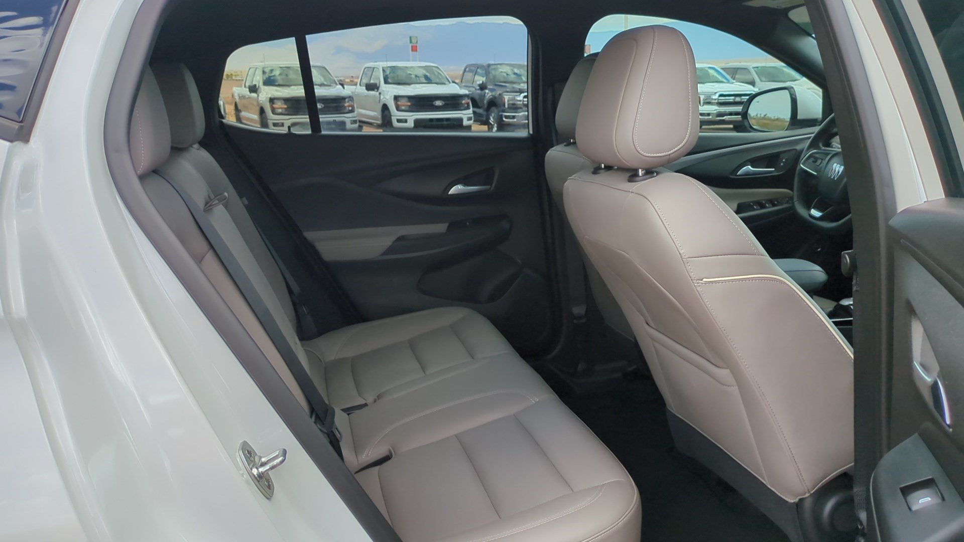 Used 2025 Buick Envista Avenir FWD image 29