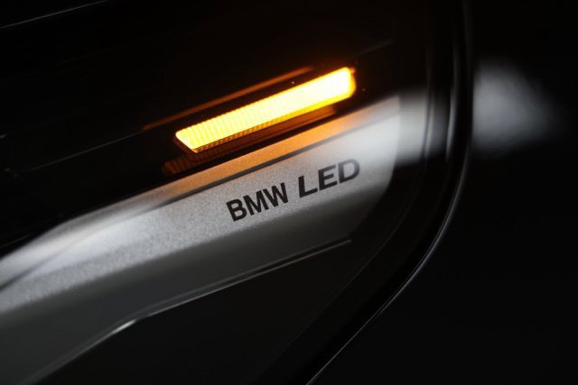 Used 2024 BMW i5 eDrive40i w/ Premium Package RWD image 9