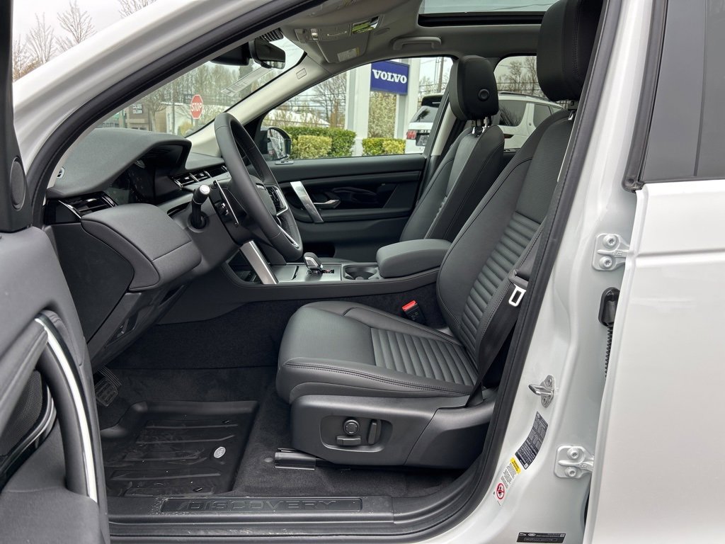 New 2025 Land Rover Discovery Sport S image 4