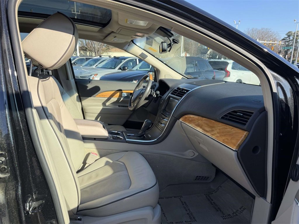 Used 2015 Lincoln MKX AWD w/ Equipment Group 102A image 12