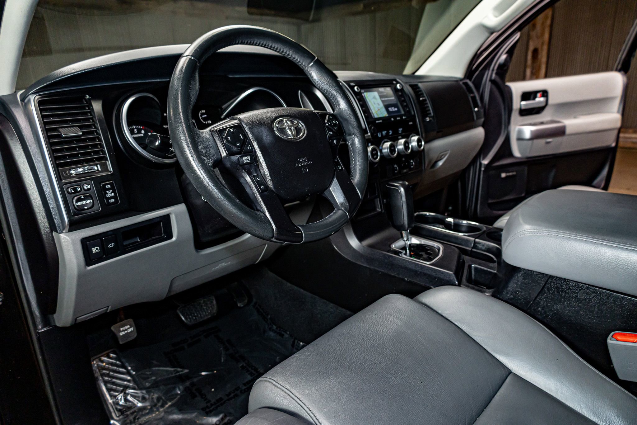 Used 2022 Toyota Sequoia Limited image 12