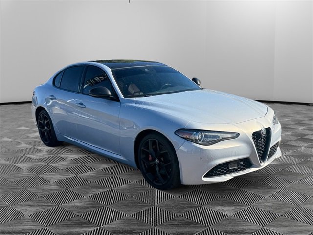 Used 2020 Alfa Romeo Giulia w/ Nero Edizione image 3